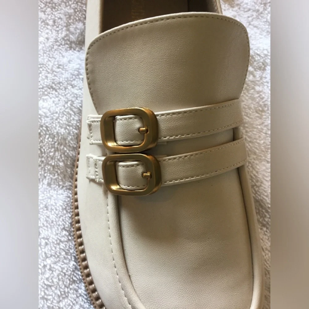 Gangming Cream Double-Buckle Loafers with Gold Hardware